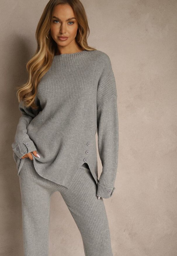Renee - Ciemnoszary Komplet z Wełną i Bawełną Sweter z Guzikami i Szerokie Spodnie Reinelia. Kolor: szary. Materiał: wełna, bawełna