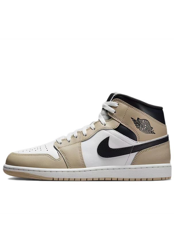Buty męskie Air Jordan 1 Mid DQ8426-153 - biało-beżowe. Kolor: biały, wielokolorowy, beżowy. Materiał: guma, syntetyk, skóra, materiał. Szerokość cholewki: normalna