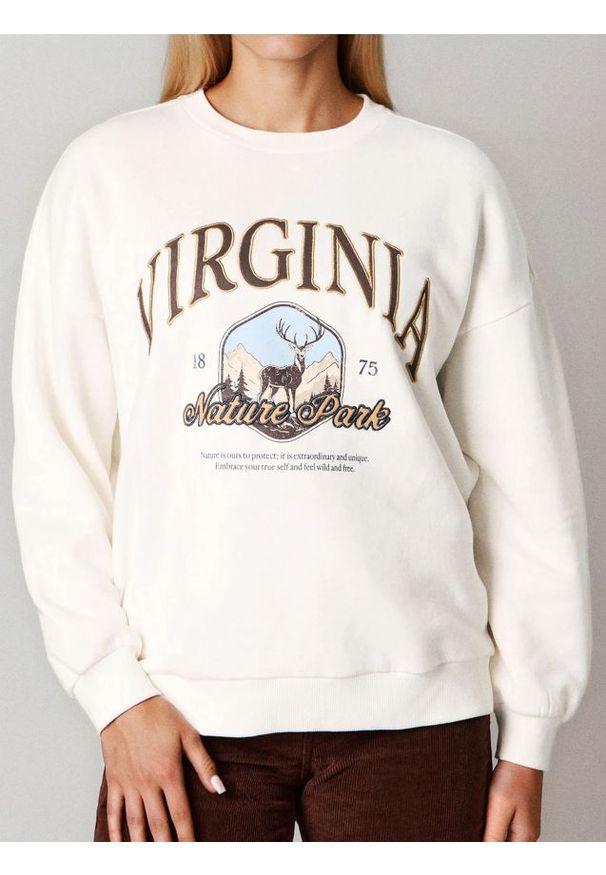 Sinsay - Bluza crewneck z napisem - kremowy. Kolor: kremowy. Wzór: napisy