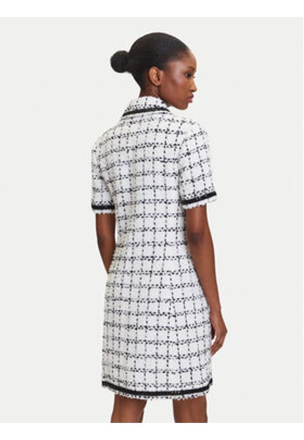 Karl Lagerfeld - KARL LAGERFELD Sukienka dzianinowa A3W13031 Écru Regular Fit. Typ kołnierza: dekolt w karo. Materiał: syntetyk