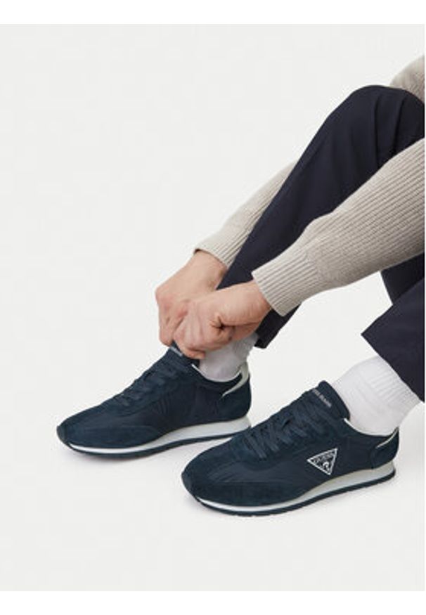 Guess Jeans Sneakersy EO-WILIAMS-01 126AM Granatowy. Kolor: niebieski. Materiał: materiał