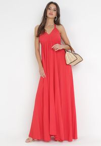 Born2be - Czerwona Rozkloszowana Sukienka Maxi z Wiązaniem na Szyi Cathenia. Kolor: czerwony. Długość: maxi #2