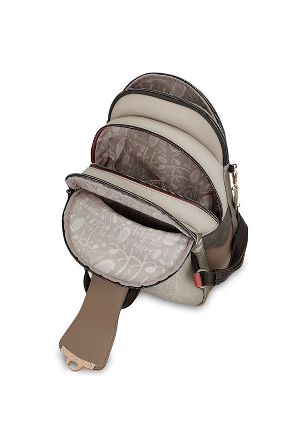 Plecak damski Anekke, ze skóry ekologicznej mały z regulowanymi szelkami, brązowy, 42705-043. Kolor: brązowy. Materiał: skóra ekologiczna. Wzór: aplikacja