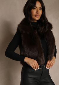 Renee - Brązowa Futerkowa Kamizelka z Kołnierzem i Kieszeniami Nenessa. Typ kołnierza: golf. Kolor: brązowy. Styl: elegancki
