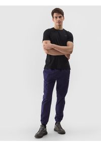4f - 4F Spodnie casual joggery męskie - granatowe S. Kolor: niebieski. Materiał: bawełna, materiał, tkanina, elastan. Wzór: jednolity