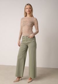 Born2be - Beżowa Bluzka Koronkowa z Transparentnego Materiału Hermatea. Okazja: na co dzień. Kolor: beżowy. Materiał: materiał, koronka. Styl: casual, elegancki, klasyczny #4