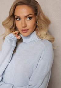 Renee - Jasnoniebieski Luźny Golf o Klasycznym Fasonie z Prążkami na Ściągaczach Basum. Okazja: na co dzień. Typ kołnierza: golf. Kolor: niebieski. Materiał: jeans. Wzór: prążki. Styl: klasyczny #5