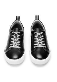 Wittchen - Męskie sneakersy skórzane z perforacjami czarno-białe. Okazja: na co dzień. Kolor: czarny, biały, wielokolorowy. Materiał: skóra. Wzór: gładki. Sezon: lato #3
