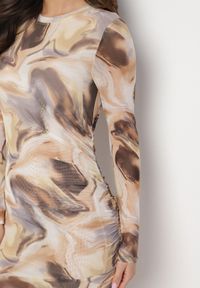 Born2be - Beżowa Dopasowana Sukienka z Siateczki z Błyszczącym Wzorem Tie-Dye Ninelwena. Okazja: na co dzień. Kolor: beżowy. Materiał: skóra. Długość rękawa: długi rękaw. Styl: glamour, casual, elegancki #6