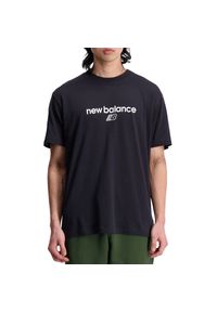 Koszulka New Balance MT33529BK - czarna. Kolor: czarny. Materiał: materiał, bawełna, poliester. Długość rękawa: krótki rękaw. Długość: krótkie. Wzór: napisy #1