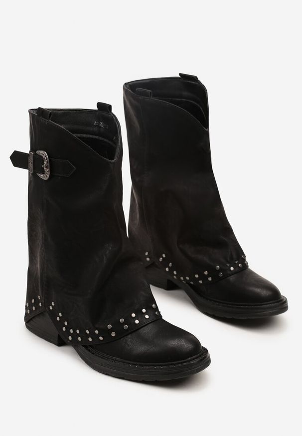 Born2be - Czarne Botki z Wywiniętą Cholewką Zdobione Nitami i Klamerką Rilenaria. Okazja: na co dzień. Kolor: czarny. Materiał: jeans. Szerokość cholewki: normalna. Wzór: aplikacja. Styl: casual, elegancki