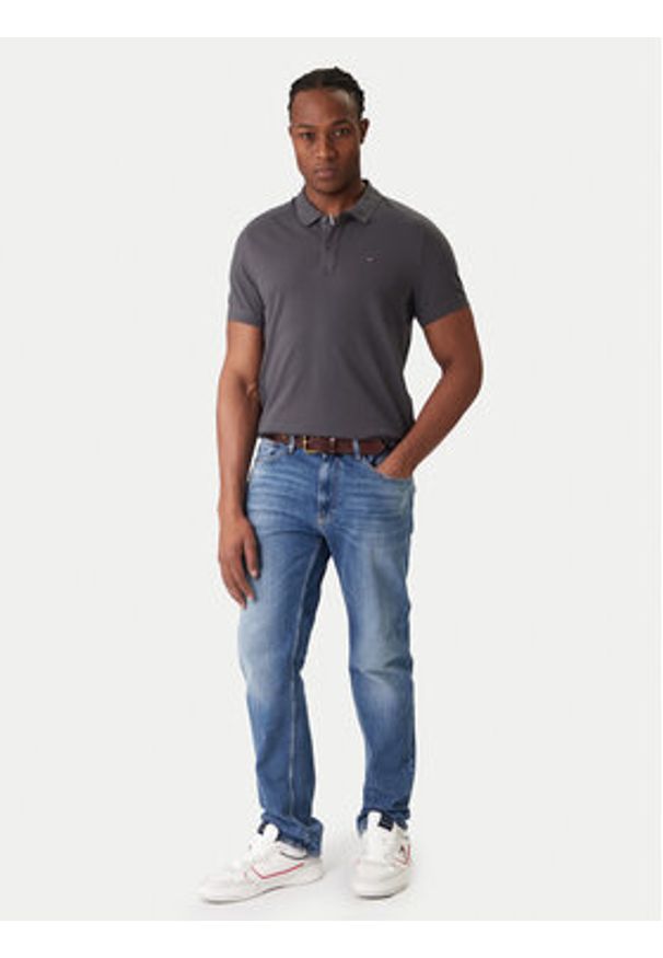 Tommy Jeans Polo DM0DM20676 Szary Slim Fit. Typ kołnierza: polo. Kolor: szary. Materiał: bawełna