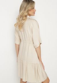 Born2be - Jasnobeżowa Sukienka Koszulowa z Wiskozy z Kołnierzykiem i Wiązaniem Nanieria. Okazja: na co dzień. Kolor: beżowy. Materiał: wiskoza. Długość rękawa: krótki rękaw. Typ sukienki: koszulowe. Styl: boho, casual #5