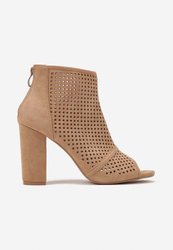 Born2be - Beżowe Ażurowe Sandały Vices na Obcasie Felileva. Okazja: na spotkanie biznesowe. Nosek buta: otwarty. Kolor: beżowy. Wzór: ażurowy. Sezon: lato. Obcas: na obcasie. Styl: biznesowy, klasyczny. Wysokość obcasa: średni