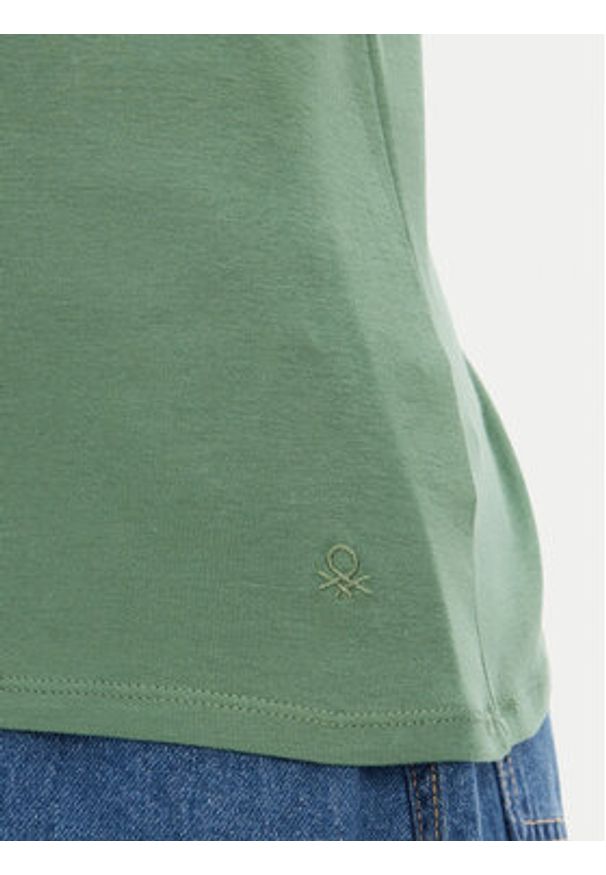 United Colors of Benetton - United Colors Of Benetton T-Shirt 3GA2E4230 Zielony Regular Fit. Kolor: zielony. Materiał: bawełna