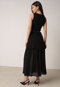 Born2be - Czarna Dwuwarstwowa Sukienka Dzianinowa z Wiskozą i Paskiem z Klamrą Arkesia. Okazja: na co dzień, na spotkanie biznesowe. Kolor: czarny. Materiał: dzianina, wiskoza. Typ sukienki: proste. Styl: casual, biznesowy, elegancki #6