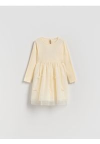 Reserved - Sukienka z tiulowym dołem - kremowy. Kolor: kremowy. Materiał: tiul #1