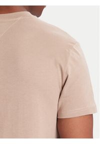 Tommy Jeans T-Shirt DM0DM21977 Beżowy Regular Fit. Kolor: beżowy. Materiał: bawełna #3