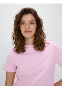 Reserved - T-shirt z merceryzowanej bawełny - różowy. Kolor: różowy. Materiał: bawełna