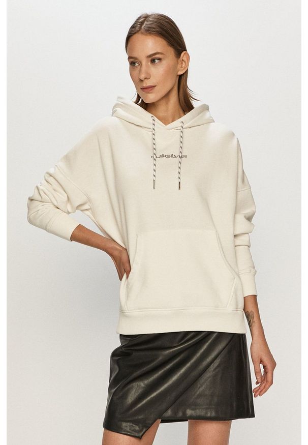 Quiksilver Bluza damska kolor biały z kapturem z nadrukiem. Typ kołnierza: kaptur. Kolor: biały. Materiał: dzianina, poliester, bawełna. Długość rękawa: długi rękaw. Długość: długie. Wzór: nadruk