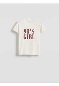 Reserved - Bawełniany t-shirt z nadrukiem - złamana biel. Materiał: bawełna. Wzór: nadruk #1