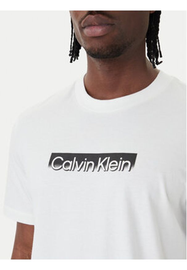 Calvin Klein T-Shirt LV04LF812G Biały Regular Fit. Kolor: biały. Materiał: bawełna