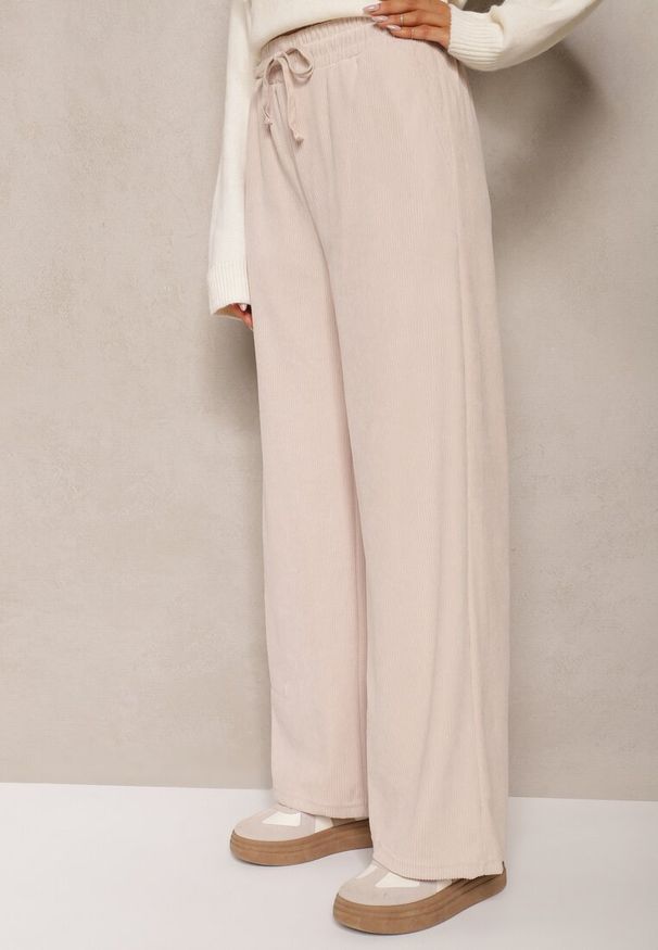 Renee - Beżowe Spodnie o Szerokim Kroju High Waist z Wiązaniem w Pasie Ettianne. Okazja: na co dzień. Stan: podwyższony. Kolor: beżowy. Styl: elegancki, casual