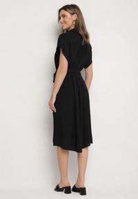 Born2be - Czarna Sukienka z Bawełną i Ozdobnym Paskiem Savanire. Okazja: na co dzień. Kolor: czarny. Materiał: bawełna. Typ sukienki: koszulowe. Styl: casual, klasyczny, elegancki #7