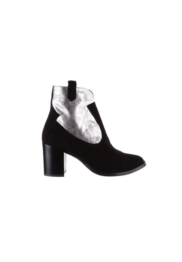 Botki Bayla-097 32 Kowbojki Czarno-Srebrne, Skóra naturalna - 40. Zapięcie: zamek. Kolor: czarny. Materiał: zamsz. Szerokość cholewki: normalna. Wzór: aplikacja. Obcas: na obcasie. Styl: elegancki. Wysokość obcasa: średni