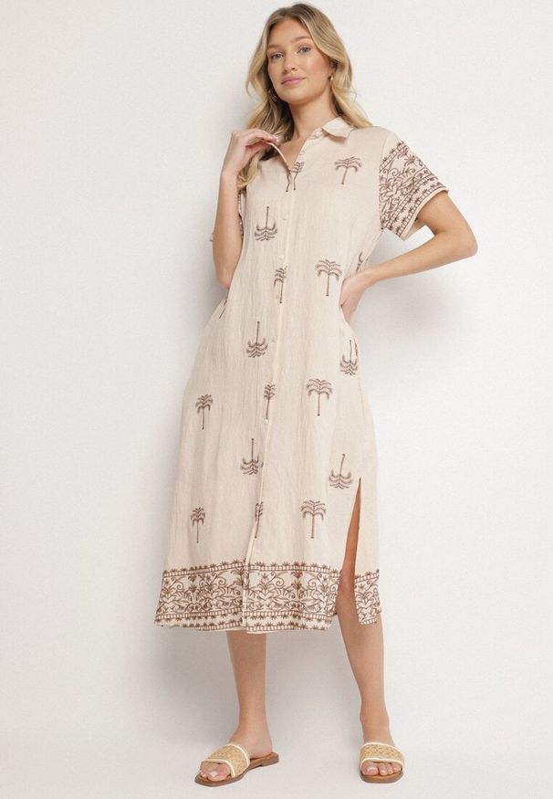 Born2be - Beżowa Pudełkowa Sukienka z Wiskozą o Koszulowym Kroju Zdobiona Haftem Sanori. Okazja: na co dzień. Kolor: beżowy. Materiał: wiskoza. Długość rękawa: krótki rękaw. Wzór: aplikacja, haft. Typ sukienki: koszulowe. Styl: casual, klasyczny