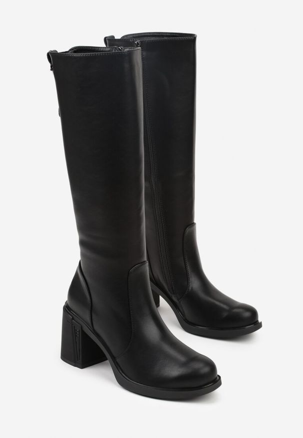 Renee - Czarne Kozaki VICES na Słupku ze Skóry Naturalnej Ozdobione Aplikacjami Refesa. Okazja: na co dzień. Kolor: czarny. Materiał: skóra. Wzór: aplikacja. Obcas: na słupku. Styl: klasyczny, casual. Wysokość obcasa: średni