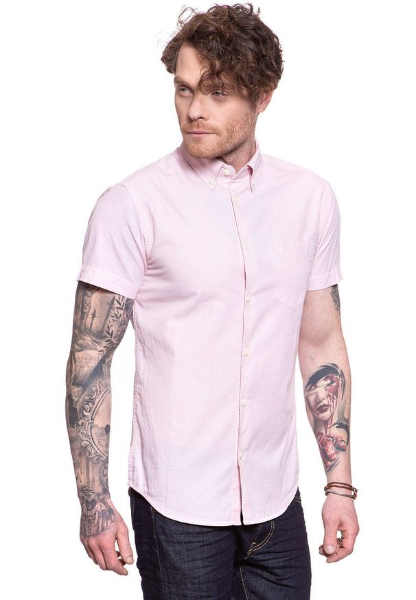Wrangler - KOSZULA WRANGLER SS 1PKT BUTTON DOWN CAMEO PINK W5944OSY2 112129759. Typ kołnierza: button down. Materiał: materiał. Długość rękawa: krótki rękaw. Długość: krótkie