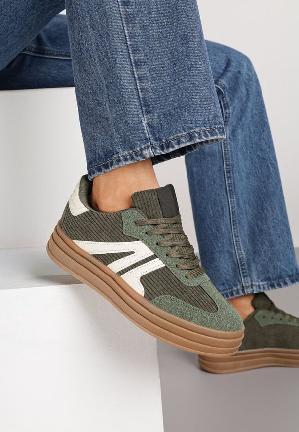 Renee - Zielone Sneakersy Tenisówki na Platformie z Tłoczeniem i Geometrycznym Motywem Kialie. Okazja: na co dzień. Kolor: zielony. Wzór: geometria. Obcas: na platformie