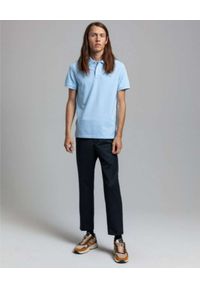 GANT - Błękitny t-shirt polo Regular fit. Typ kołnierza: polo. Kolor: niebieski. Materiał: bawełna. Wzór: haft #5