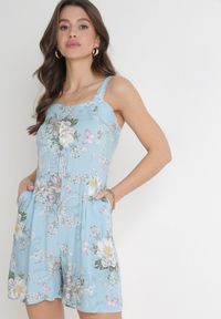 Born2be - Jasnoniebieski Kombinezon z Krótkimi Nogawkami i Marszczoną Gumką w Pasie Emalyna. Kolor: niebieski. Długość rękawa: na ramiączkach. Długość: krótkie. Sezon: wiosna, lato #1