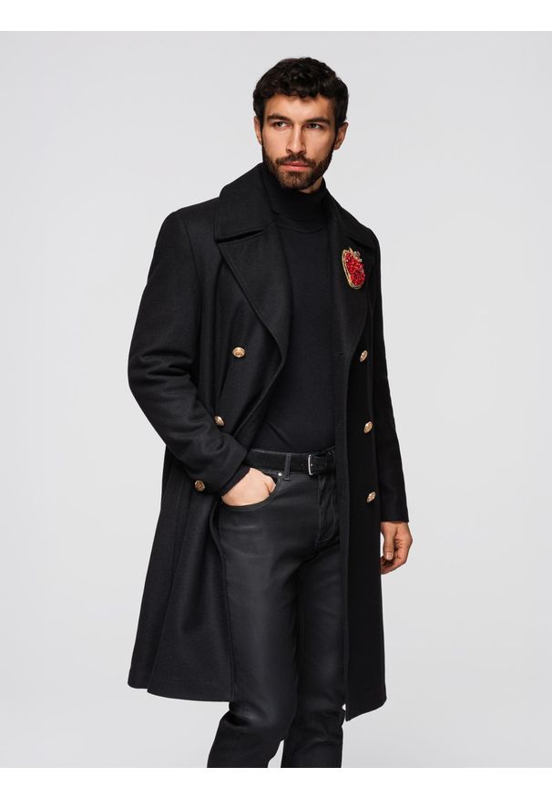Ombre Clothing - Dwurzędowy męski płaszcz z wełną z ozdobnymi aplikacjami – czarny V1. Okazja: na spotkanie biznesowe, na co dzień. Typ kołnierza: golf, dekolt w karo. Kolor: czarny. Materiał: wełna. Wzór: aplikacja. Styl: biznesowy, casual