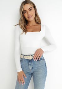 Born2be - Biała Bluzka Alexusi. Okazja: na co dzień, do pracy. Typ kołnierza: dekolt kwadratowy. Kolor: biały. Materiał: materiał, wiskoza, jeans, dzianina. Długość rękawa: długi rękaw. Długość: długie. Wzór: gładki. Styl: klasyczny, casual, elegancki #2