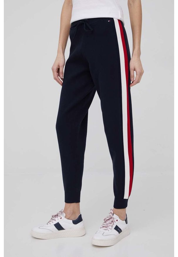 TOMMY HILFIGER - Tommy Hilfiger spodnie damskie kolor granatowy wzorzyste. Kolor: niebieski. Materiał: dzianina, bawełna