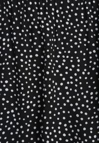 Renee - Czarna Sukienka z Bawełny o Rozkloszowanym Kroju z Falbanami Tessamay. Okazja: na co dzień. Kolor: czarny. Materiał: bawełna. Typ sukienki: rozkloszowane. Styl: casual #4