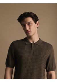 Reserved - Koszulka polo z wiskozą CIRCULOSE® - zielony. Typ kołnierza: polo. Kolor: zielony. Materiał: wiskoza #1