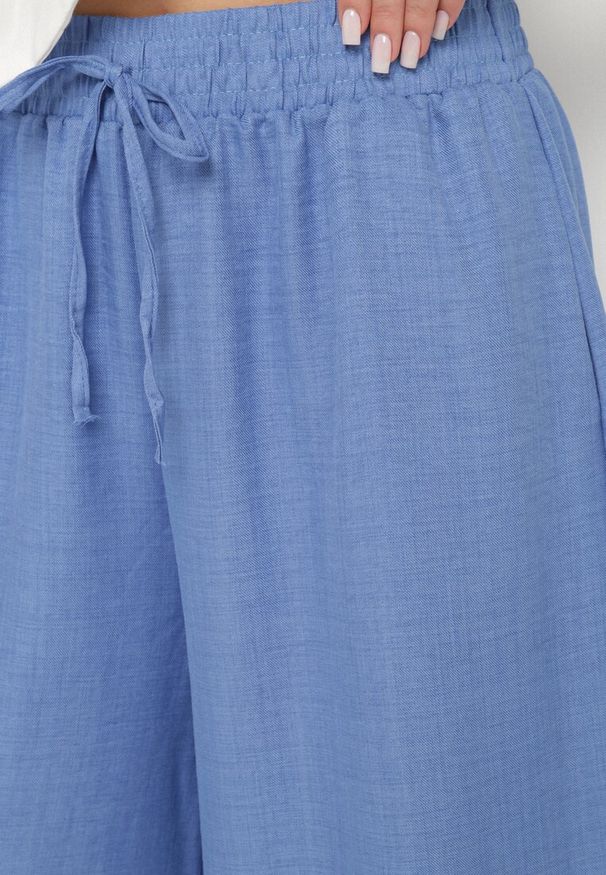 Born2be - Niebieskie Spodnie o Szerokim Kroju z Wysokim Stanem i Wiązaniem Telarieta. Okazja: na co dzień. Stan: podwyższony. Kolor: niebieski. Materiał: len. Styl: elegancki, casual, klasyczny