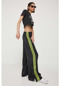 adidas Originals t-shirt damski kolor czarny. Kolor: czarny. Materiał: koronka, materiał, prążkowany. Wzór: aplikacja, koronka #2