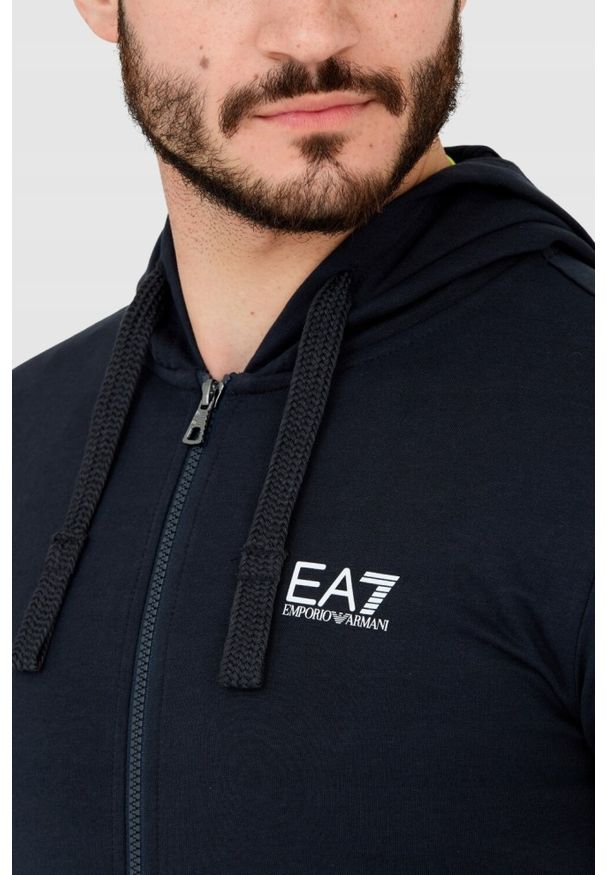 EA7 Emporio Armani - EA7 Granatowa bluza męska z kapturem. Typ kołnierza: kaptur. Kolor: niebieski
