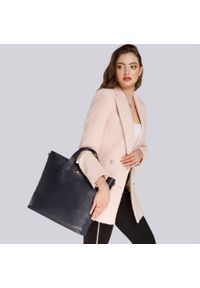 Wittchen - Torebka kuferek z groszkowanej skóry. Kolor: niebieski. Wzór: haft. Dodatki: z haftem, z breloczkiem. Materiał: skórzane. Styl: casual, klasyczny. Rodzaj torebki: do ręki #7