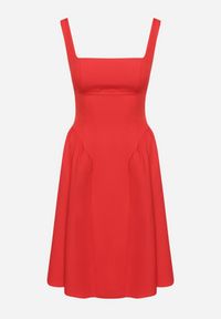 Born2be - Czerwona Sukienka Rozkloszowana z Ozdobną Kokardą na Plecach Sonarisea. Typ kołnierza: kokarda. Kolor: czerwony. Typ sukienki: rozkloszowane. Styl: klasyczny #3