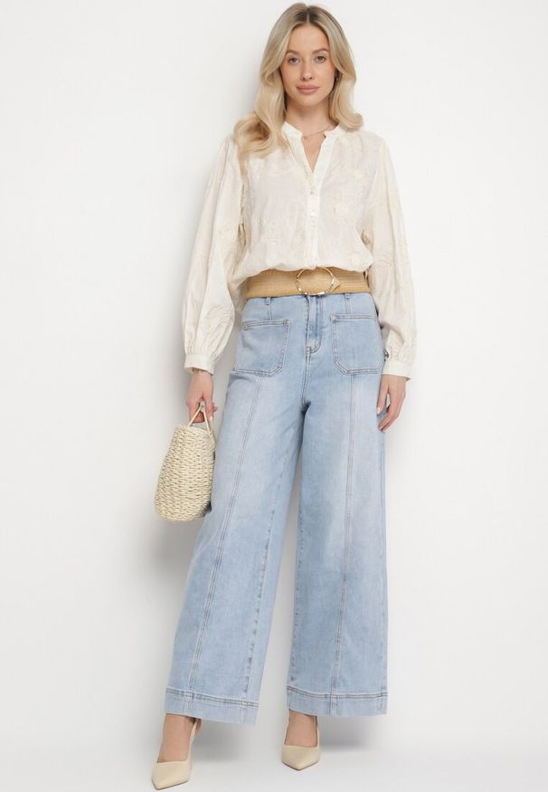 Born2be - Beżowa Bawełniana Koszula Zdobiona Haftem w Kwiatowy Wzór z Cekinami Gonirith. Okazja: na co dzień. Typ kołnierza: dekolt w serek. Kolor: beżowy. Materiał: bawełna. Długość rękawa: długi rękaw. Długość: długie. Wzór: kwiaty, haft, aplikacja. Styl: casual, elegancki