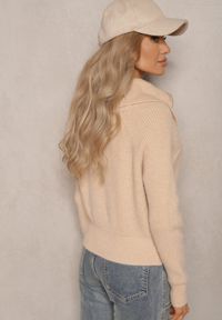 Renee - Beżowy Kardigan z Wełną o Kroju z Golfem i Zapięciem na Zamek Zinfria. Okazja: do pracy, na spacer. Typ kołnierza: golf. Kolor: beżowy. Materiał: wełna. Styl: elegancki #4