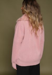 Born2be - Różowy Kardigan z Wełną z Futrzanym Kołnierzem Zapinany na Suwak Sistte. Okazja: na co dzień. Kolor: różowy. Materiał: wełna, futro. Długość rękawa: długi rękaw. Długość: długie. Styl: casual #4