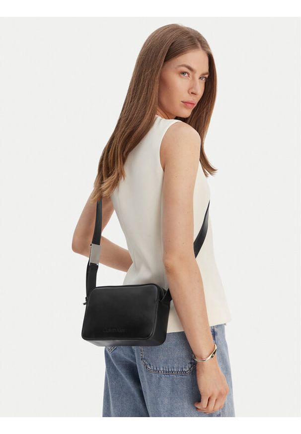 Calvin Klein Torebka K60K612555 Czarny. Kolor: czarny. Materiał: skórzane