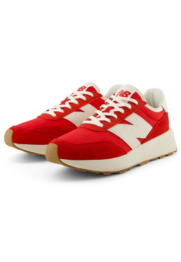 Buty unisex New Balance U370VD – czerwone. Kolor: zielony. Materiał: skóra, zamsz. Szerokość cholewki: normalna. Sezon: lato